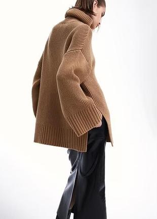 Подовжений вʼязаний светр бежевий світер з розрізами светр кемел h&m wool blend