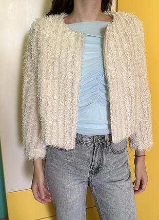 Бомбер- піджак пухнастий бежевий розмір s