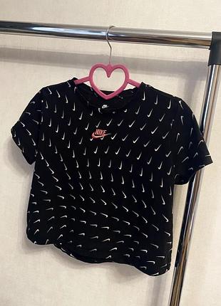 Укороченная женская брендовая футболка nike