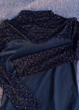 Елегантний гольф із сіткою на плечах і рукавах, в ідеальному стані