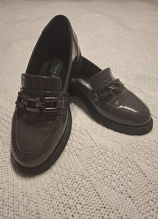 Лоферы женские кожаные лаковые 37р