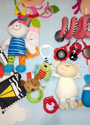 Лот фірмових іграшок для малюка