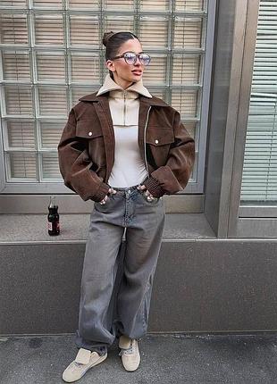 Стильный замшевый бомбер (куртка) шоколад