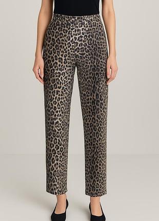 Прямі джинси з леопардовим принтом