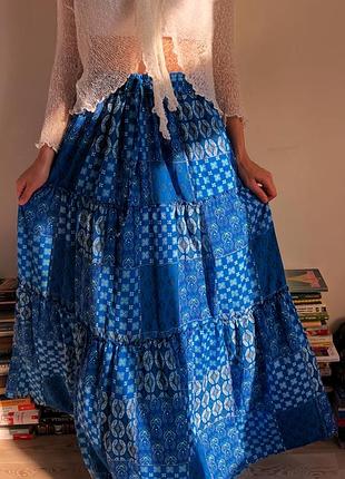 Довга бохо-спідниця з синім пєчворк-візерунком