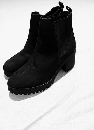 Ботинки жіночі 41р. нові.