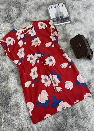 Гарна жіноча сукня