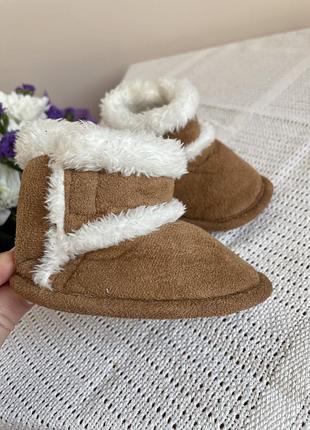 Дитячі угги пінетки зимові черевички з хутром для дівчинки 3-6 місяців
