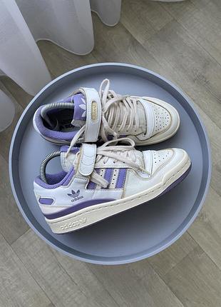 Жіночі кросівки adidas forum