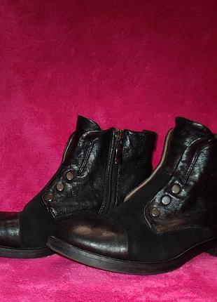 Женские кожаные ботинки