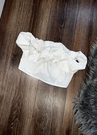 Вишуканий топ на плечі з рюшами