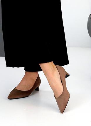 Елегантні замшеві туфлі човники низький каблук колір темний моко