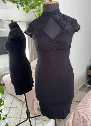 Черное платье футляр из тонкого трикотажа, декорированное кружевом