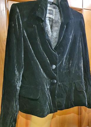 Пиджак бархатный женский
20%шелк
80%вискоза 
 размер18