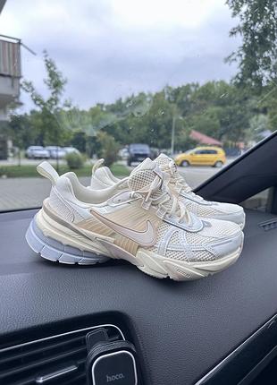 Оригінал! кросівки nike v2k run  розмір 39 -25см