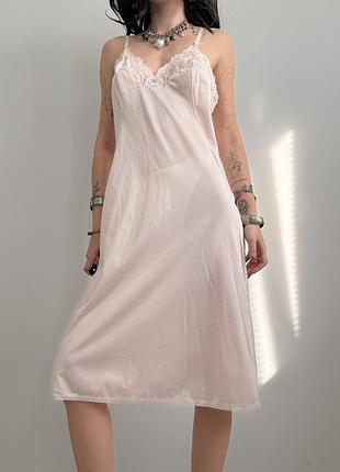 Білизняна вінтажна нічна сорочка