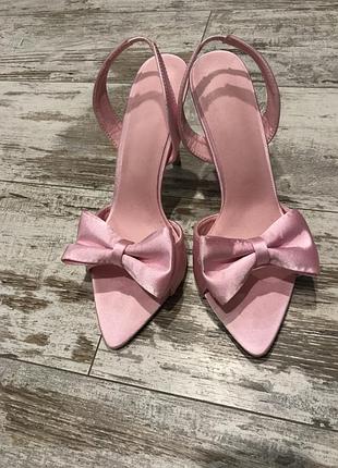 Босоніжки рожеві