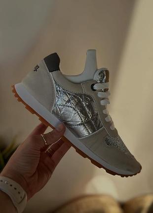 Жіночі кросівки