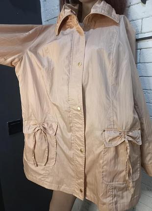 Легка,стильна, ніжна, фірменна, куртка, з кишенями, на блискавці, весна, осінь, плащівочка