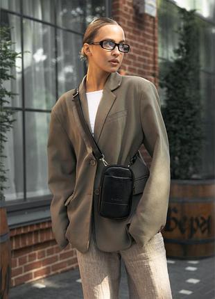 Черная кожаная женская сумка для телефона