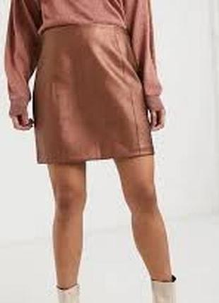 Короткая кожаная нарядная блестящая коричневая юбка мини экокожа