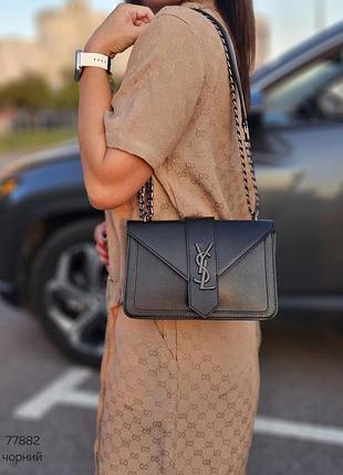 Черная сумка на цепочке