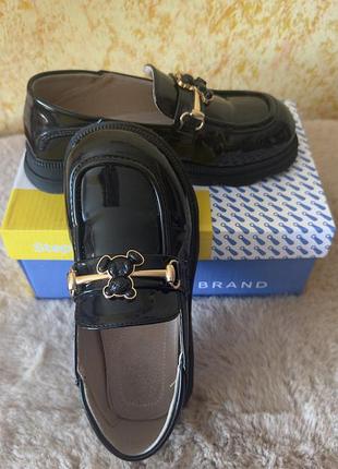 Лакові лофери на дівчинку