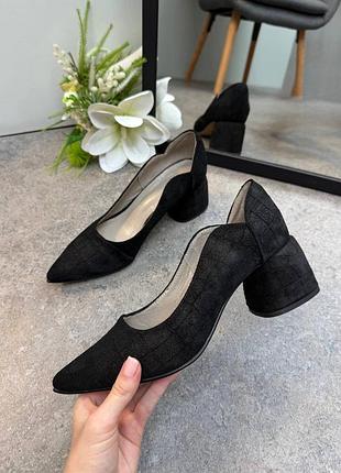 Замшеві туфлі в ексклюзивному кроко