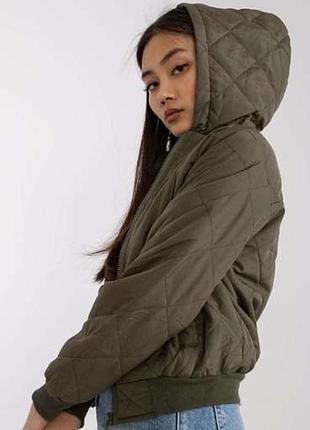 Стьобаний бомбер з капюшоном