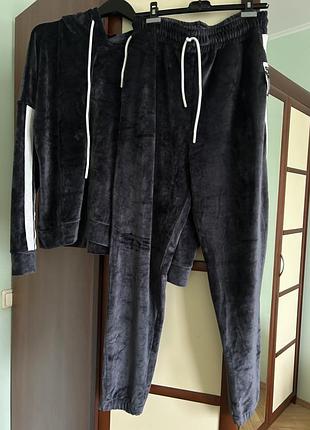 Велюровий спортивний костюм