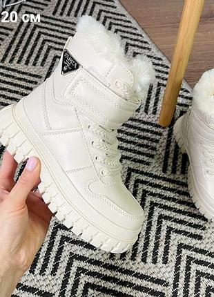 Зимові черевики на дівчинку