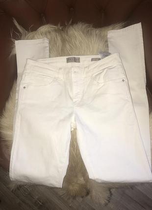 Джинси guess 26 розмір s білий