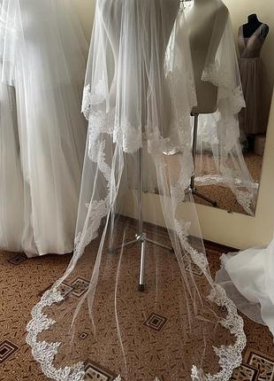 Фата мереживна зі шлейфом