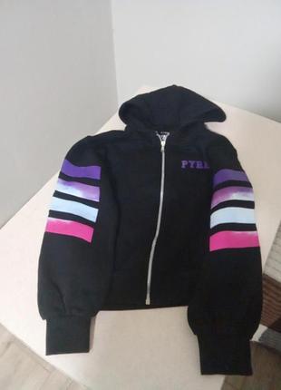 Очень стильная кофточка на девочку на замочке