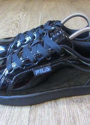 Кросівки. туфлі.