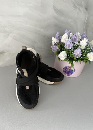 Кросівки в гарному стані