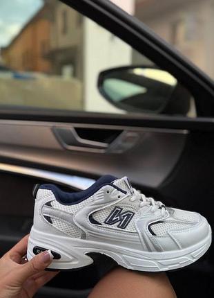 Кроссовки женские