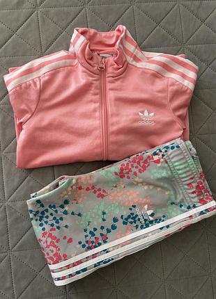 Фирменный спортивный костюм для девочки