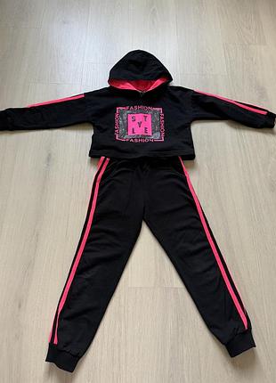 Спотривний костюм на дівчинку 5-6 років