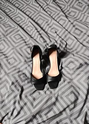 Босоножки для широкой ноги