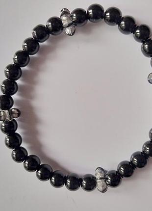 Браслет на руку черного цвета