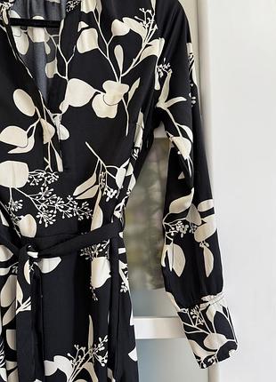 Сукня h&m,чорного кольору с білими квітами ,дуже гарна розмір s підійде і на xs