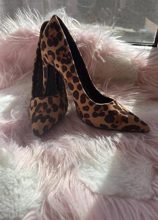 Обувь. туфли женские, очень красивые удобные, ортопедическая потолка, состояние новое