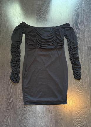 Чорна сукня prettylittlething з відкритими плечима, розмір s–l