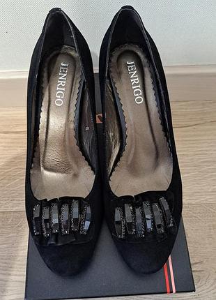 Туфли замшевые на каблуке