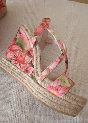 Босоножки бренд