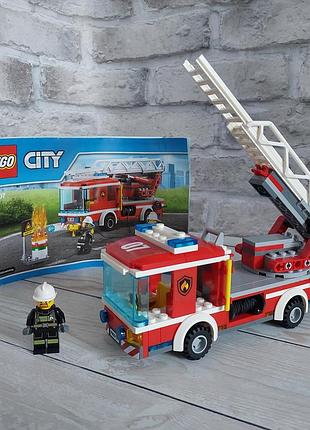 Конструктор lego city пожежний автомобіль з драбиною (60107)