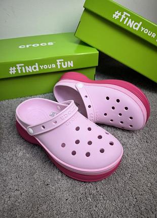 Crocs classic stacked clog dragon fruit жіночі стильні крокси в рожевому кольорі