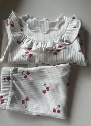 Костюм для дівчинки з вишеньками 3-6 міс/68