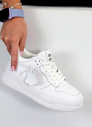 Жіночі кросівки